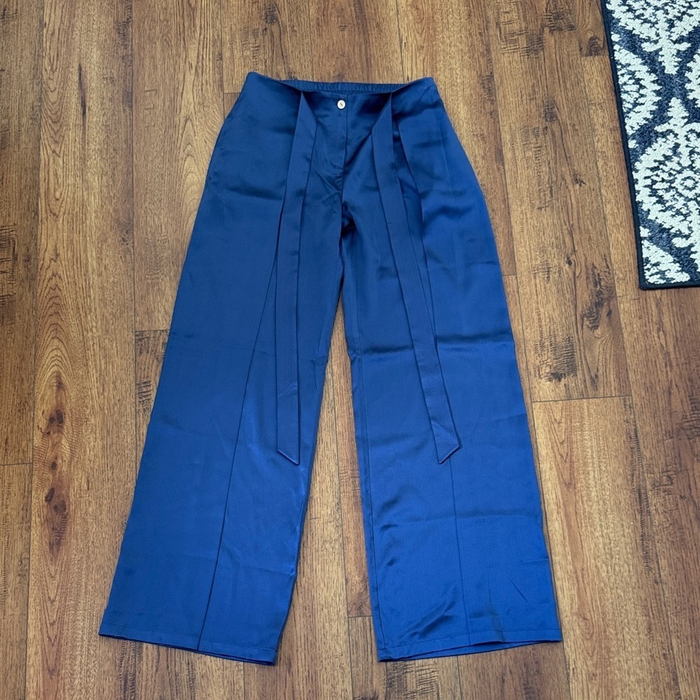 Silk Pants in navy blue